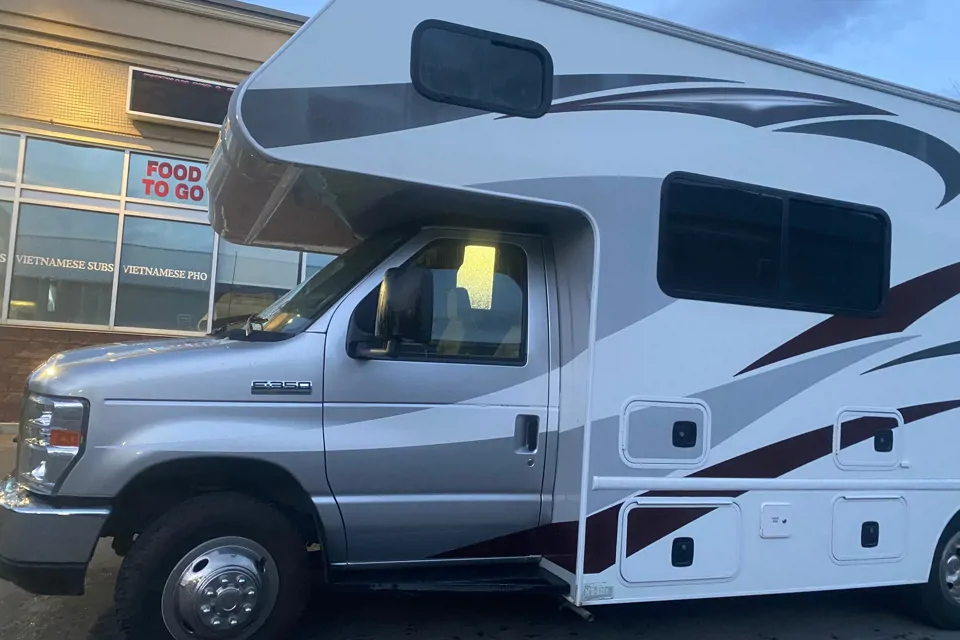 2017 Adventurer 23RB - Calgary RV Rental