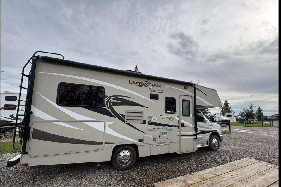 2015 Coachmen Leprechaun - Calgary RV Rental
